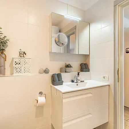 Paz Ocean View Luxury, 2 Air Conditioners, Fast Wifi, Heated Pool Apartment *
